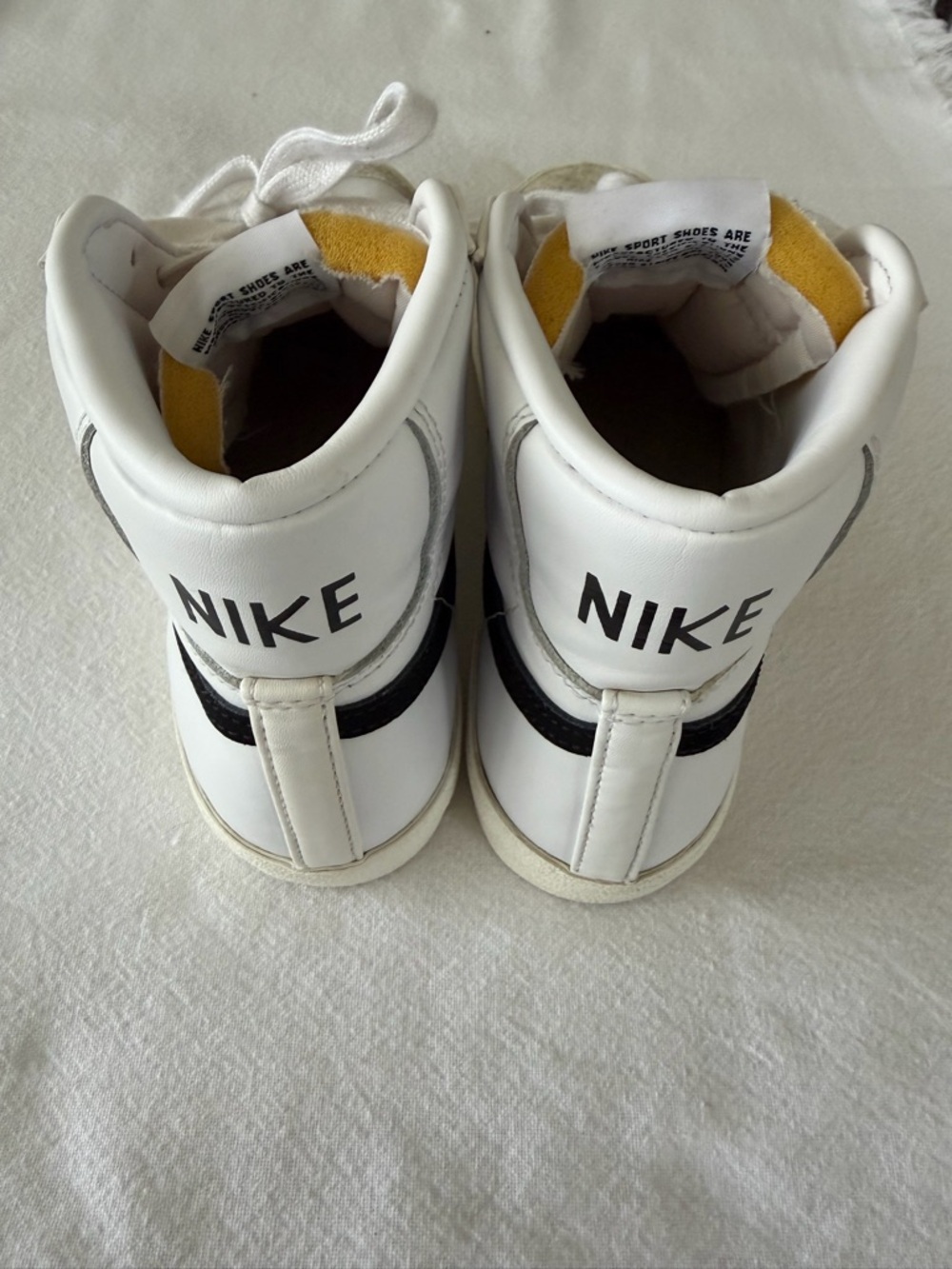 Women’s Nike Blazer 7.5 - Picture 3 of 9
